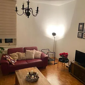 Apartment Schone Altbauwohnung Mit Grun In Ruhiger Lage